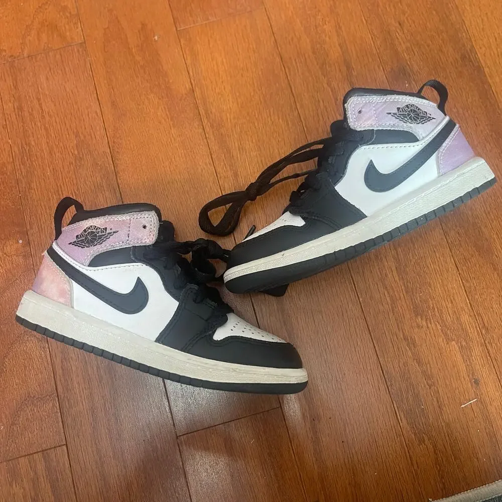 11c Air Jordan 1 Mid SE 'Zen Master' Sneaker